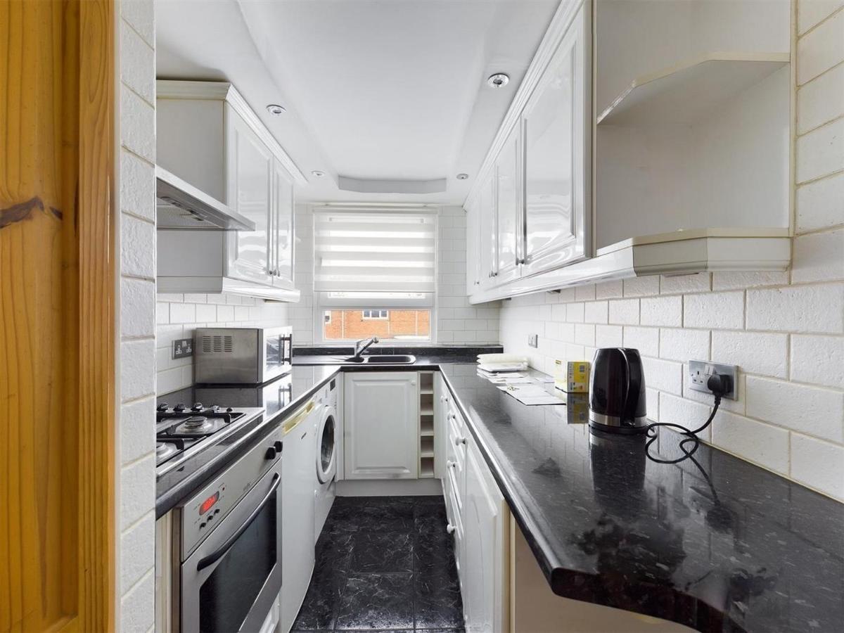 Parsonage Leys Harlow Exterior photo
