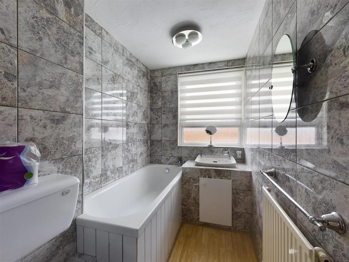 Parsonage Leys Harlow Exterior photo